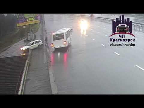 Полицейский разворот автобуса с пассажирами: видео